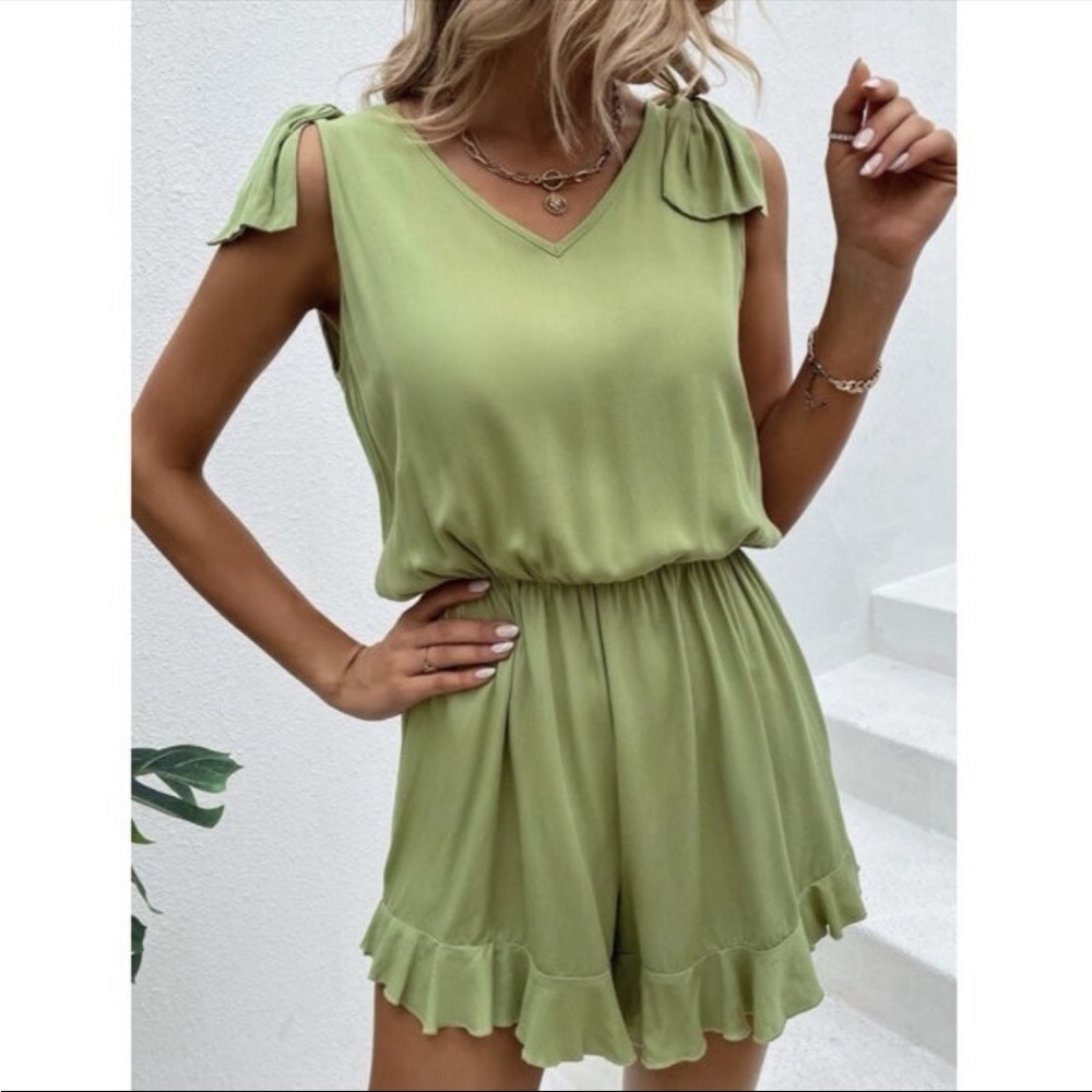 SHEIN Tie Shoulder Keyhole Back Ruffle Hem Romper